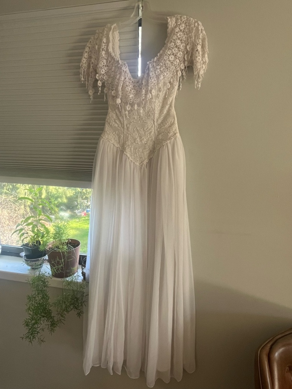 Florencia California Wedding 💒 White Lace Bodice Dress